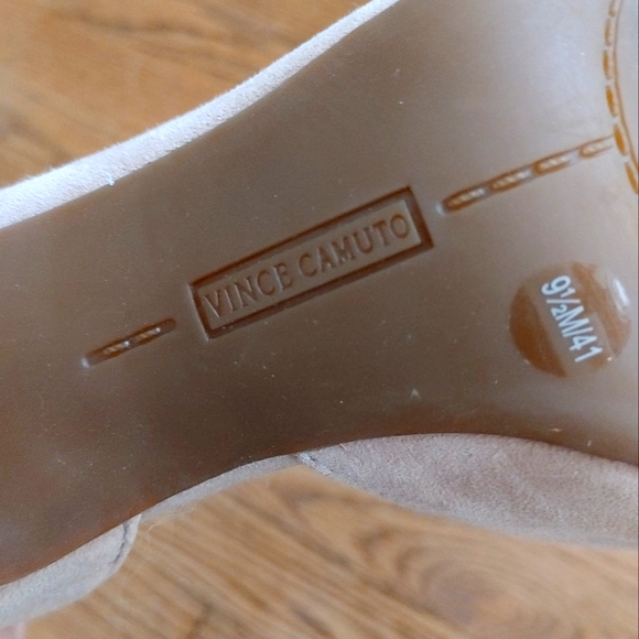 Very light pink 🩷 Vince Camuto stilletos - Picture 3 of 3